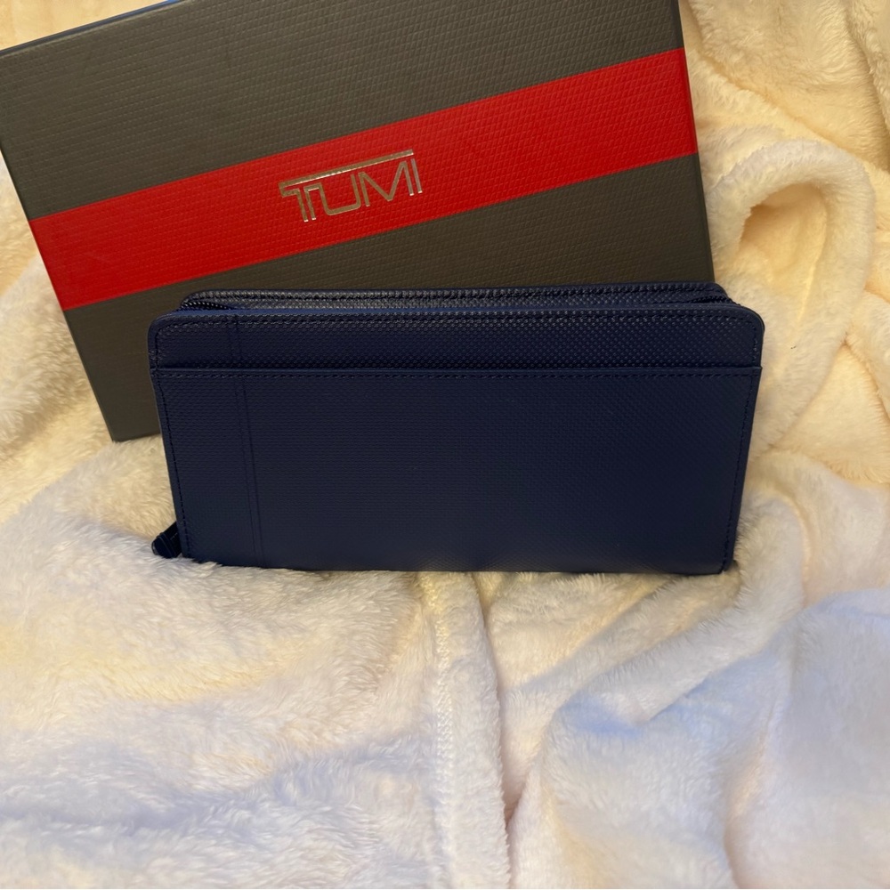 Tumi long Wallet